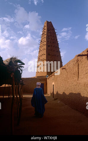 Xiii secolo Grande Moschea, costruita di argilla, Agadez, Niger, 2004. Foto Stock