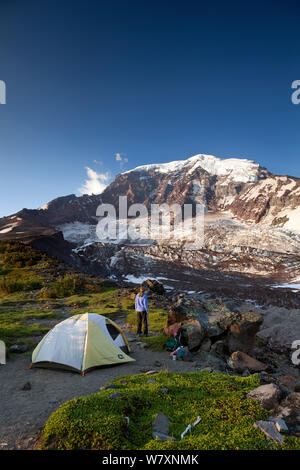 Campeggio sulla cresta di Curtis, il Parco Nazionale del Monte Rainier, Washington, USA, Agosto 2014. Foto Stock