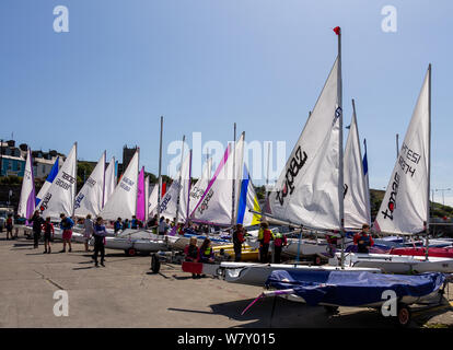 Baltimore, Irlanda, 7 agosto 2019, sotto il glorioso sole con temperature fino a 22 deg Baltimore Sailing Club è stato in possesso di uno dei suoi corsi di vela oggi per i bambini di età mista e capacità. La Topaz Class Sailing dinghy rende una grande barca di apprendimento e in questo caso oltre 70 bambini erano in corso oggi. In luglio si è tenuta la più grande mai Irish Sailing Club corso CON 120 BAMBINI. Aphperspective credito/ Alamy Live News Foto Stock