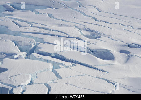 Modello di crepacci in una superficie del ghiacciaio, Neko Harbour, Andvord Bay, Antartide, febbraio 2011. Foto Stock