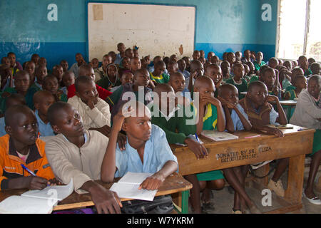 Salvare gli elefanti mobile unità di educazione per insegnare ai bambini come vivere insieme con gli elefanti e come proteggerli. GirGir scuola primaria, nei pressi di Samburu Riserva nazionale del Kenya. Foto Stock