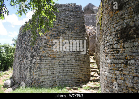 Grande Zimbabwe rovine, i ruderi della ex capitale del regno dello Zimbabwe, costruito tra 11th-15th centuary. Central Zimbabwe Gennaio 2011. Foto Stock