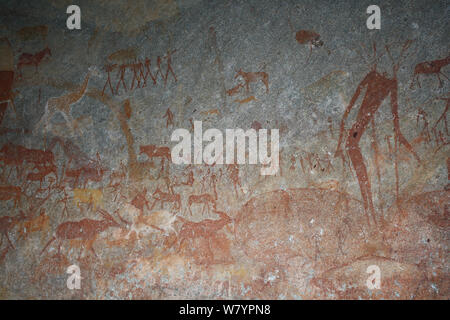 San pitture rupestri di figure umane e varie antilopi, Colline di Matobo, Zimbabwe. Gennaio 2011. Foto Stock