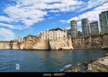 Pigeon scogliere sul lungomare di Beirut, Libano Foto Stock