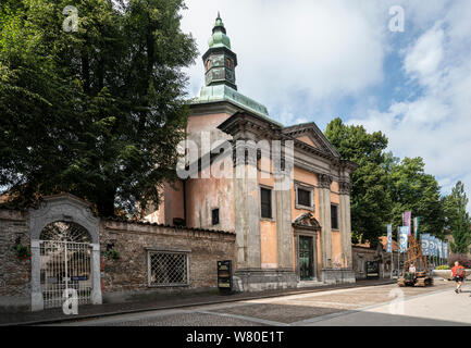 Lubiana, Slovenia. Il 3 agosto 2019. La vista esterna della Madonna di aiutare la Chiesa Foto Stock