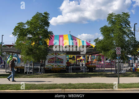 Des Moines, Iowa, USA. Il 6 agosto, 2019. Il 2019 Iowa State Fairgrounds come lavoratori fare last minute preparazioni 2 giorni prima della data di inizio della fiera il 7 agosto 2019 a Des Moines, Iowa. Credito: Alex Edelman/ZUMA filo/Alamy Live News Foto Stock