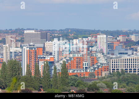 Vista su Leeds da Leysholme Drive in Wortley. Foto Stock