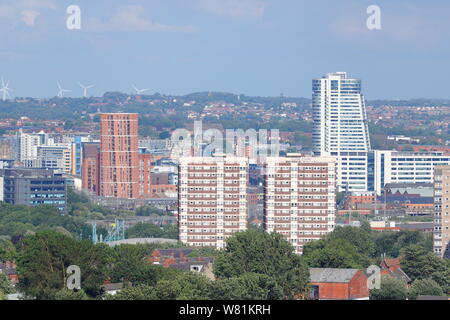 Vista su Leeds da Leysholme Drive in Wortley. Foto Stock