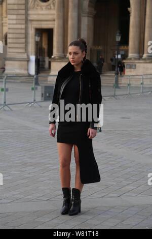 L'attrice francese Adele Exarchopoulos assiste la Louis Vuitton (LV) Fashion Show durante la settimana della moda di Parigi Autunno/Inverno 2017 a Parigi, Francia, 7 Marc Foto Stock