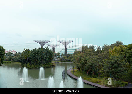 Giardini della baia vista dal ponte di libellula Foto Stock