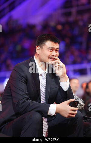 --FILE--pensionato cinese di pallacanestro Yao Ming assiste la Cina CCTV personalità sportiva Awards dell'anno 2016 presso il National Aquatics Centre, anche k Foto Stock