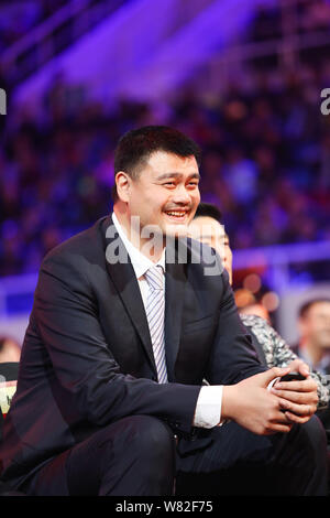 --FILE--pensionato cinese di pallacanestro Yao Ming assiste la Cina CCTV personalità sportiva Awards dell'anno 2016 presso il National Aquatics Centre, anche k Foto Stock