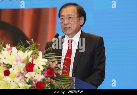 --FILE--cinese scienziato computer Andrew Chi-Chih Yao parla a un forum nella città di Kunming, a sud-ovest della Cina di provincia di Yunnan, 24 maggio 2014. Nobel laur Foto Stock