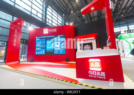 --FILE--Vista della gabbia di cinesi contenuti di media sociali Toutiao.com piattaforma alla luce di Internet Expo durante il terzo mondo Internet Confere Foto Stock