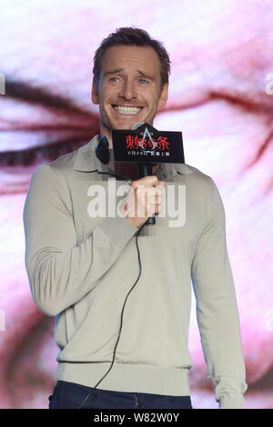 Tedesco-nati attore irlandese Michael Fassbender partecipa a una conferenza stampa per il suo film "Assassin 's Creed' a Pechino in Cina, 20 febbraio 2017. Foto Stock