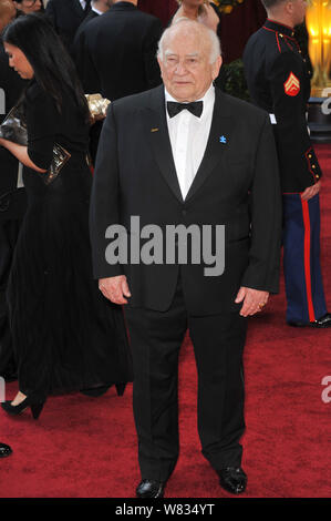 LOS ANGELES, CA. Marzo 07, 2010: Ed Asner all'ottantaduesima annuale di Academy Awards il Kodak Theatre, Hollywood. © 2010 Paul Smith / Featureflash Foto Stock