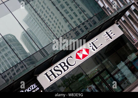 --FILE--Vista di una filiale della banca HSBC in Citta' di Guangzhou, Cina del sud della provincia di Guangdong, 3 settembre 2016. HSBC Holdings Plc i piani per la fase di assunzione in Foto Stock