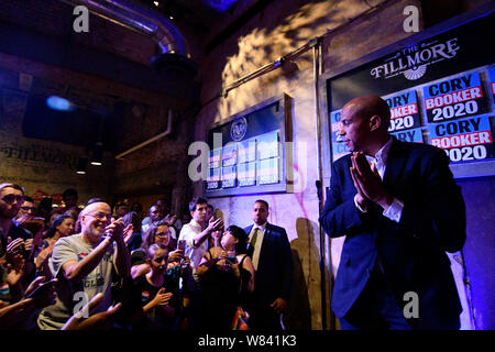 Philadelphia, Stati Uniti. 07 Ago, 2019. Il Sen. Cory Booker (D-NJ), Presidenza e di speranza per gli Stati Uniti Elezioni 2020 detiene un aumento di Philadelphia campagna al rally Fillmore, in Philadelphia, PA., il 7 agosto 2019. Credito: OOgImages/Alamy Live News Foto Stock