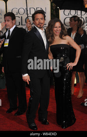 LOS ANGELES, CA. 17 gennaio 2010: Robert Downey Jr & moglie Susan a 67th Golden Globe Awards presso il Beverly Hilton Hotel. © 2010 Paul Smith / Featureflash Foto Stock