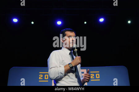 Orlando, Stati Uniti. 07 Ago, 2019. 7 agosto 2019 - Orlando, Florida, Stati Uniti - South Bend, Indiana sindaco e candidato presidenziale democratico Pete Buttigieg parla a un evento popolare presso il Plaza Live il 7 agosto 2019 a Orlando, Florida. Credito: Paul Hennessy/Alamy Live News Foto Stock