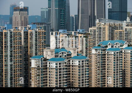 Vista del grattacielo di edilizia residenziale nel quartiere di Futian, città di Shenzhen, Cina del sud della provincia di Guangdong, 15 settembre 2016. Shenzhen proprietà del Foto Stock