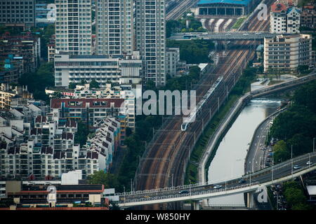 Vista della ferrovia Guangzhou-Shenzhen nel distretto di Luohu, città di Shenzhen, Cina del sud della provincia di Guangdong, 15 settembre 2016. Shenzhen proprietà di ma Foto Stock