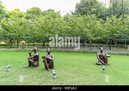 Vista di sculture durante la Shanghai Jing An International progetto scultura in Cina a Shanghai, 21 settembre 2016. Il 2016 di Jing'an Scu internazionale Foto Stock