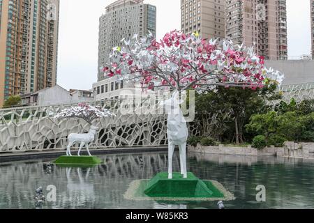 Vista di sculture durante la Shanghai Jing An International progetto scultura in Cina a Shanghai, 21 settembre 2016. Il 2016 di Jing'an Scu internazionale Foto Stock