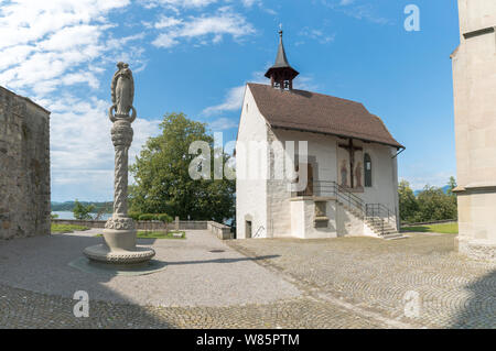 Rapperswil, SG / Svizzera - 3. Agosto 2019: vista della cappella Liebfrauenkapelle nel centro storico della città vecchia di Rapperswil Foto Stock