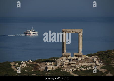 Grecia: Da Atene alle isole incredibili scenari, le persone e la storia. Rovine del tempio di Apollo Delian Naxos Island. Foto Stock