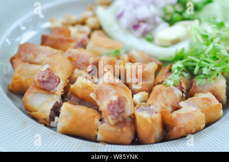 Salsicce di maiale, carne di maiale acide,fritte sour salsicce di maiale Foto Stock