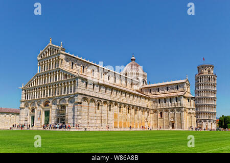 La Cattedrale di Pisa e la Torre Pendente di Pisa e a Pisa, Toscana, Italia. Foto Stock