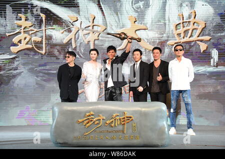 (Da sinistra) Kungfu cinese Star Jet Li, attrice Fan Bingbing, Hong Kong attore Jacky Heung, attore cinese Zu Feng, Hong Kong attori Andy su e Tony Le Foto Stock