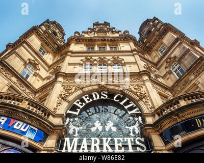 Ingresso a Leeds City mercati all'angolo del Kirkgate e Vicar Lane in Leeds West Yorkshire Inghilterra Foto Stock