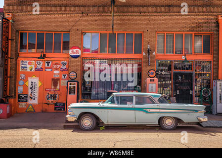 Vintage Edsel auto all'Erie Street a Lowell, ora parte di Bisbee, Arizona Foto Stock