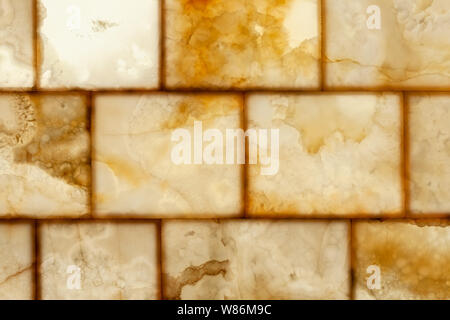 Miele naturale onyx decorativo pannelli di parete con retro illuminazione accesa, close-up foto di sfondo texture Foto Stock