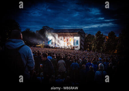 Oslo, Norvegia. 07 Ago, 2019. Affacciato sulla zona dello stadio a un concerto dal vivo con l'inglese rock band la cura durante il norvegese music festival Øyafestivalen 2019 a Oslo.(Photo credit: Gonzales foto/Tord Litleskare/Alamy Live News). Foto Stock