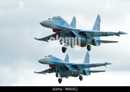 Due Ukrainian Air Force Sukhoi SU-27 il flanker a RIAT 2019 a RAF Fairford, Gloucestershire, Regno Unito Foto Stock