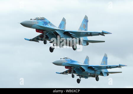 Due Ukrainian Air Force Sukhoi SU-27 il flanker a RIAT 2019 a RAF Fairford, Gloucestershire, Regno Unito Foto Stock