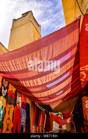 Souk shop, la Medina di Fez, Marocco, Africa del Nord Foto Stock