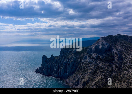 Montagna Oba Karaul vicino Noviy Svet village, la Crimea. Antenna fuco view Foto Stock