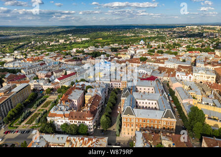 Piccola città europea città vista aerea, Chernivtsi Ucraina Foto Stock
