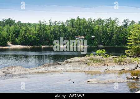 Alta Falls Park in Bracebridge, Ontario, Canada, un paradiso all'aperto nei pressi di Algonquin Park. Sul fiume di Muskoka. Foto Stock