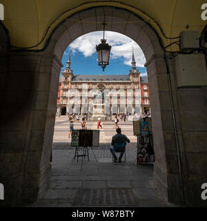 Vista sulla piazza di Plaza Mayor a Madrid. Foto Stock