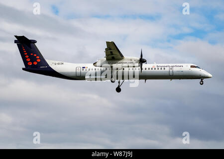 Amburgo / GERMANIA - luglio 5, 2017: Brussels Airlines Bombardier DHC-8 Q400 G-ECOK aereo passeggeri in atterraggio a Aeroporto di Amburgo Foto Stock