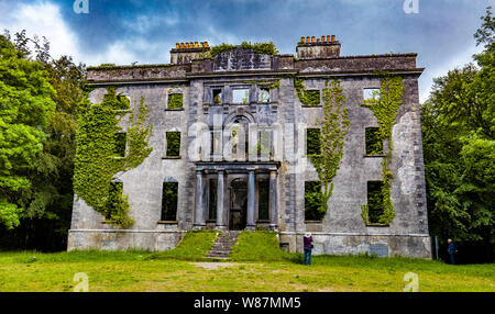 Rovine di Moore Hall o Moorehall nel villaggio Carnacon nella contea di Mayo in Irlanda Foto Stock