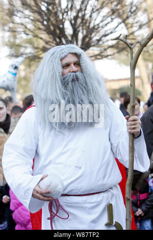 Velika Gorica, Croazia - 18 Febbraio 2012 : sfilata di carnevale passa sulla strada principale di Velika Gorica, durante il famoso e tradizionale Turopoljski auto Foto Stock