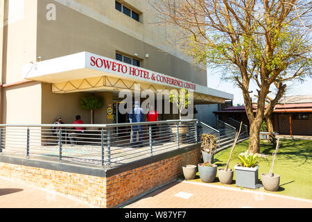 Soweto, Sud Africa - 08 Settembre 2018: al di fuori della vista di Soweto Hotel e Centro conferenze nel cuore della zona storica di Soweto, Sud Africa Foto Stock