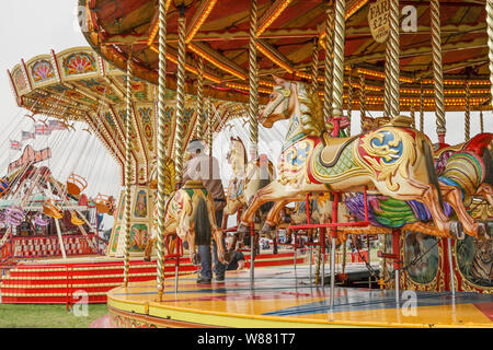 Tradizionale Fairground Merry Go Round Ride Foto Stock