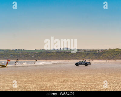 Pattuglia RNLI veicolo sulla spiaggia a Filey, North Yorkshire, Regno Unito. Foto Stock